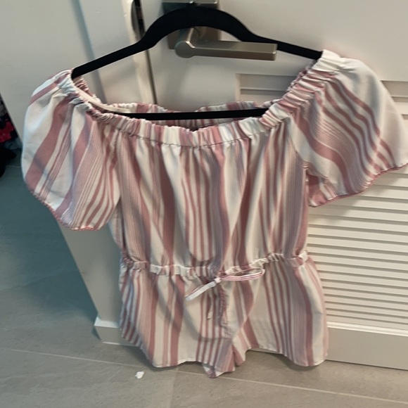 Romper / shorts with off the shoulder sleeves - Picture 4 of 5